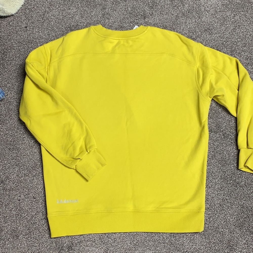 Women’s Yellow Lululemon oversized crew neck. - Picture 4 of 5